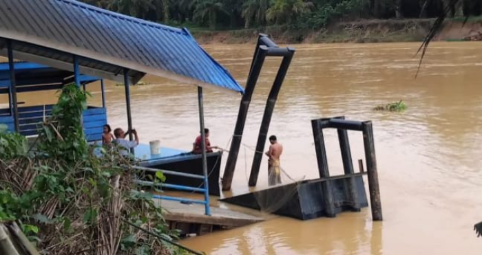 Baru Dibangun Dermaga Rakit Penyeberangan Desa Parit Baru Roboh, Kejaksaan Tunggu Laporan