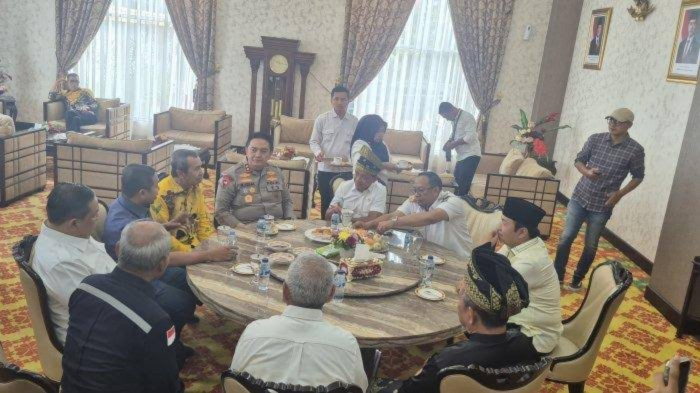 Iwan Fatah dan SF Hariyanto ikut Sambut Kedatangan Menteri Bahlil di Riau