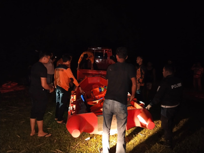 Lansia Diduga Jatuh dari Jembatan Merah, Hanyut di Sungai Kampar, Pencarian Terus Berlanjut