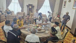 Iwan Fatah dan SF Hariyanto ikut Sambut Kedatangan Menteri Bahlil di Riau